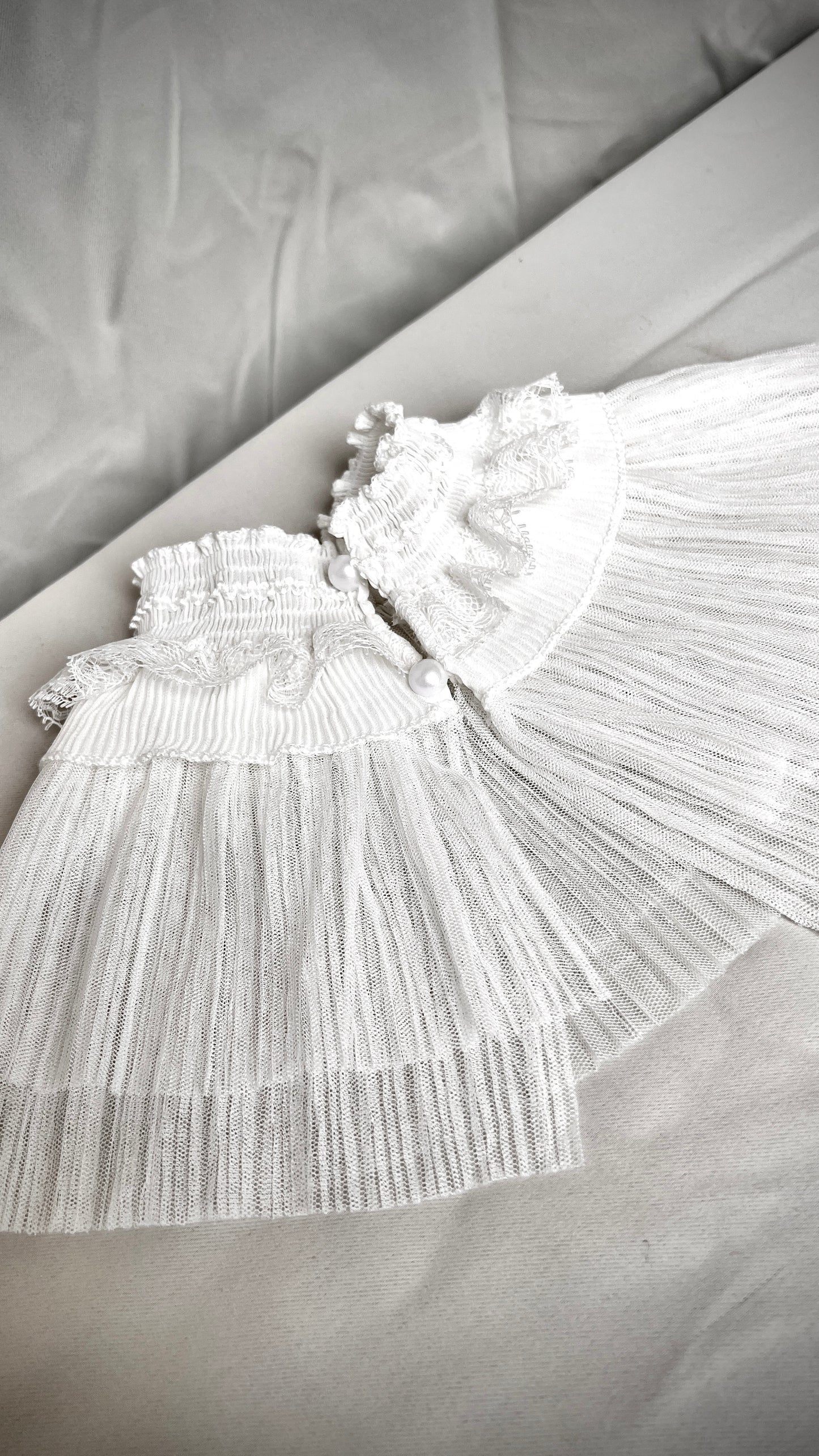 Tutu collar for a retro design garment