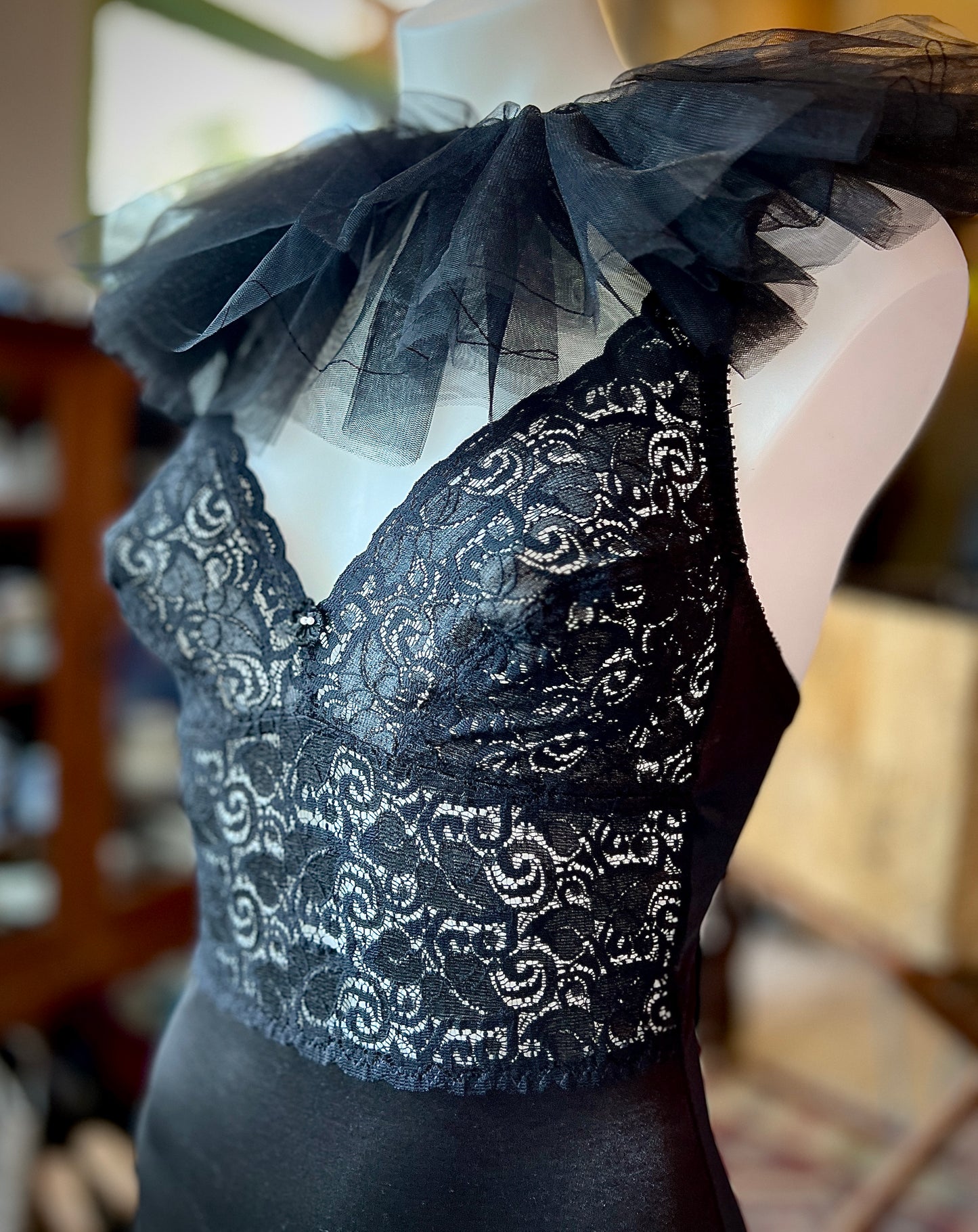 Black tutu collar