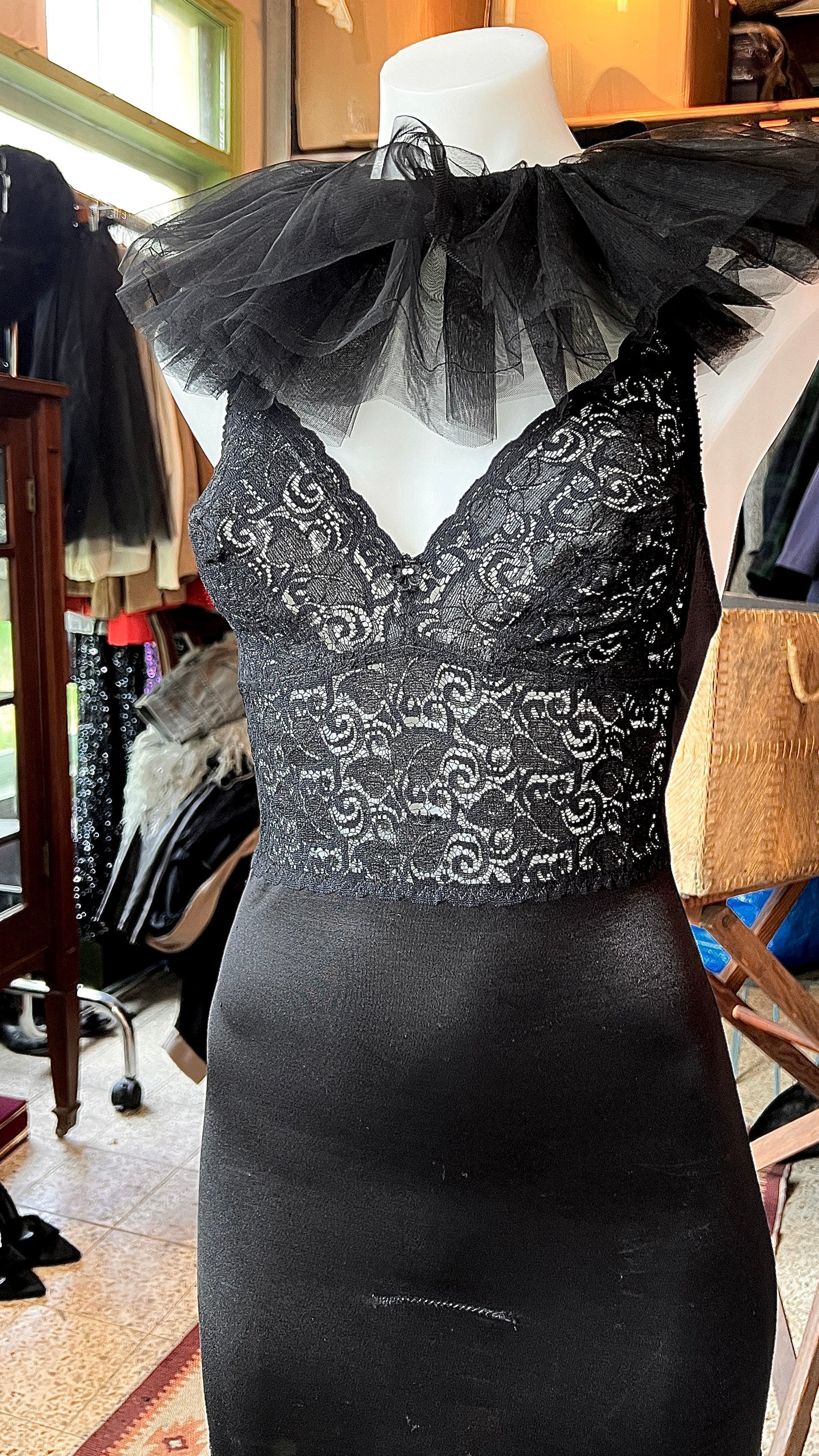 Black tutu collar