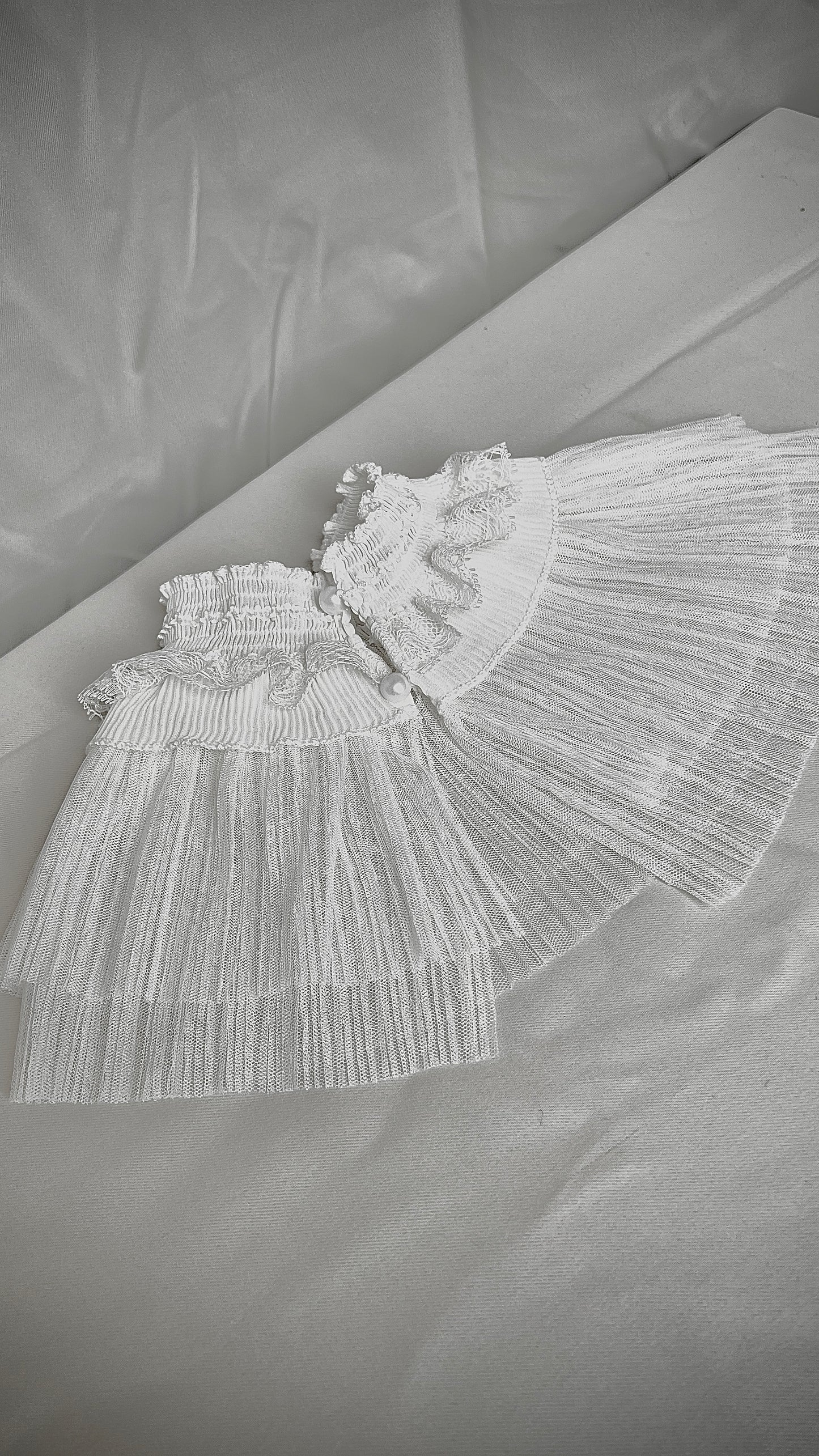 Tutu collar for a retro design garment