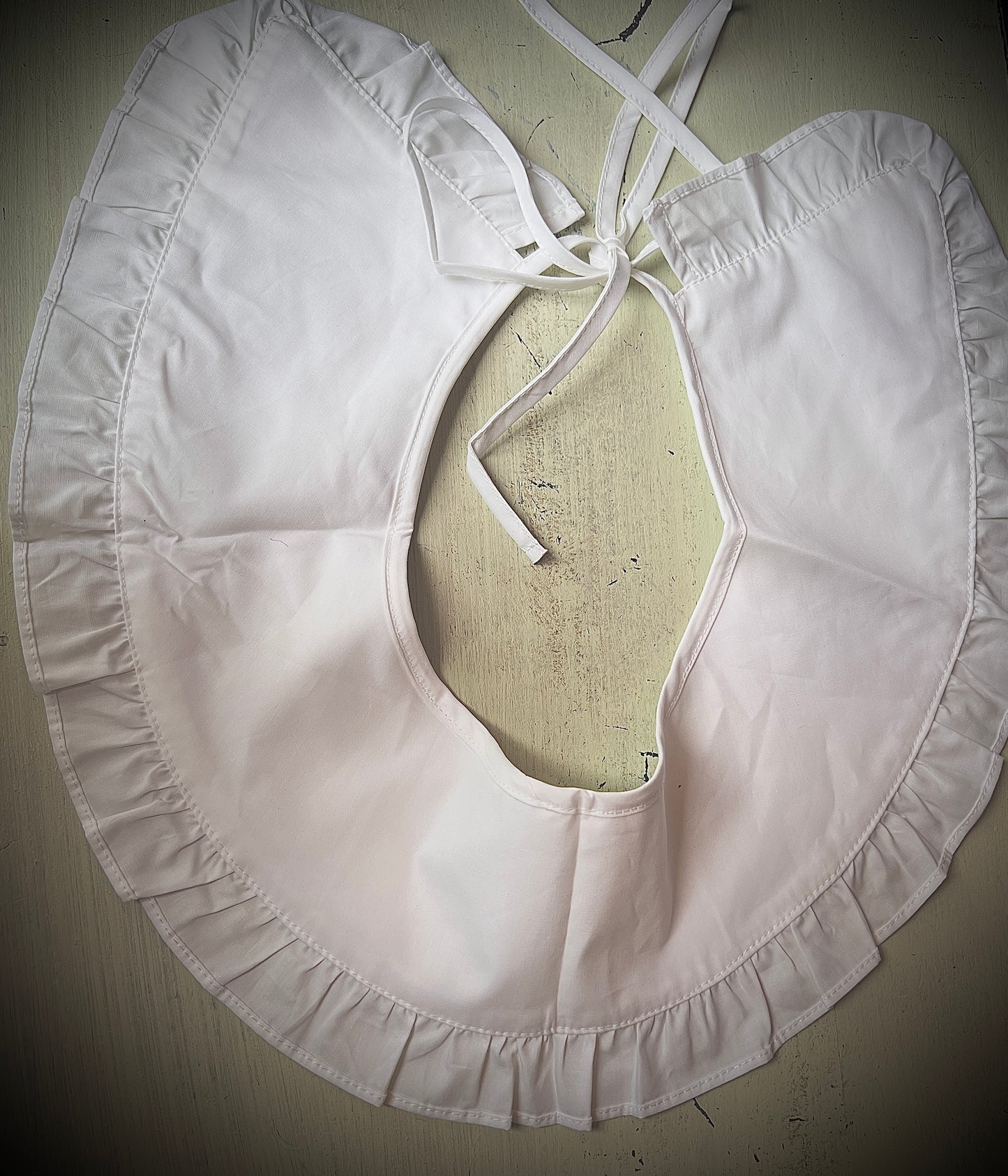 A delicate large white collar