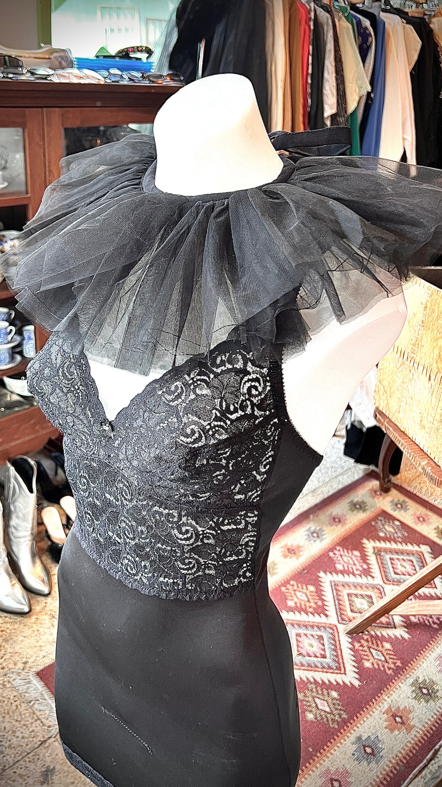 Black tutu collar