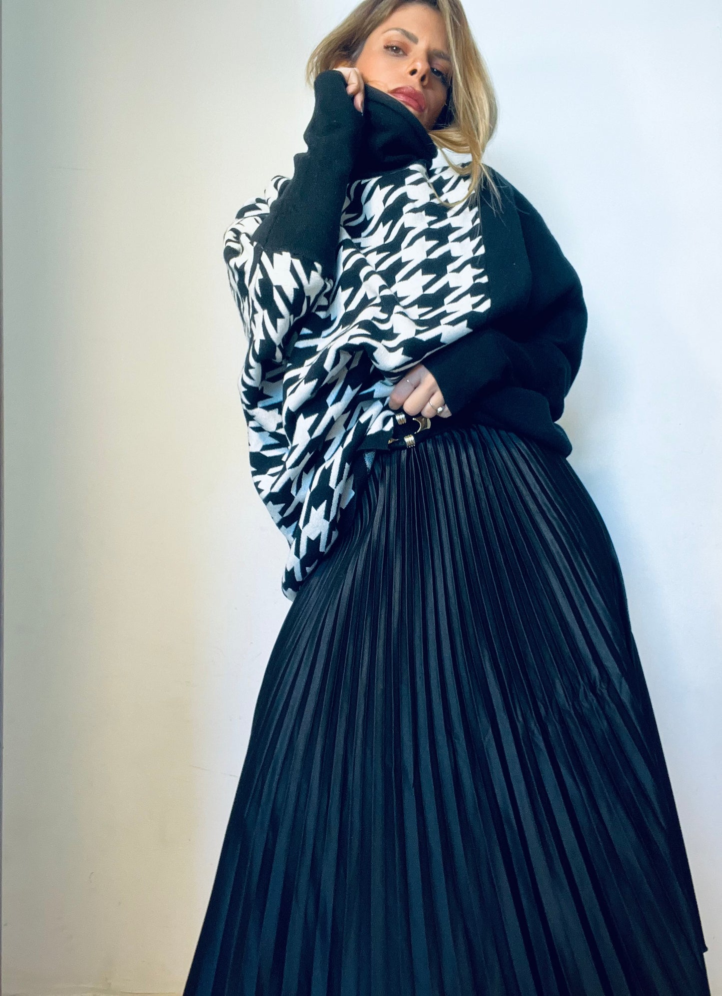 Retro black and white golf sweater
