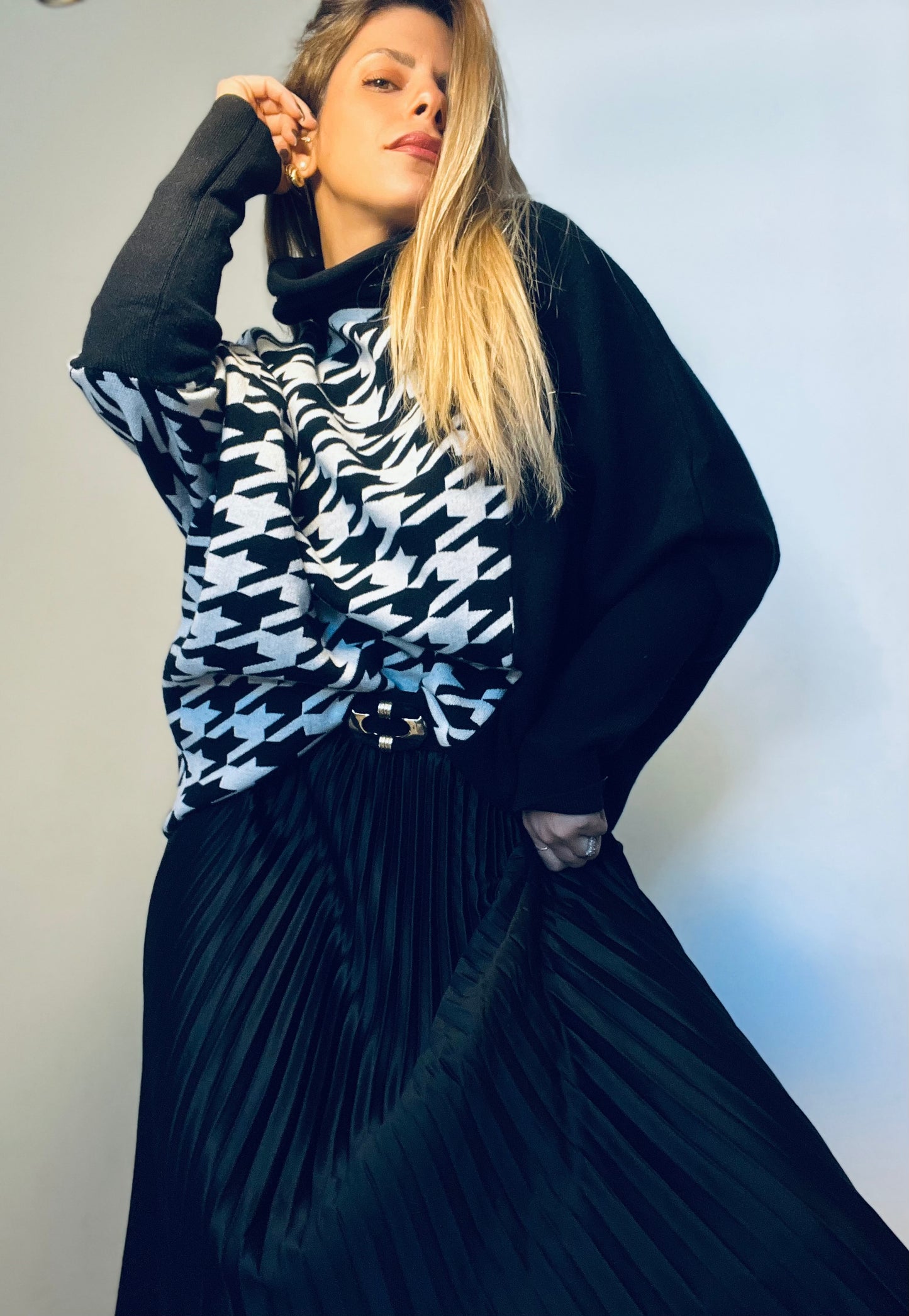 Retro black and white golf sweater
