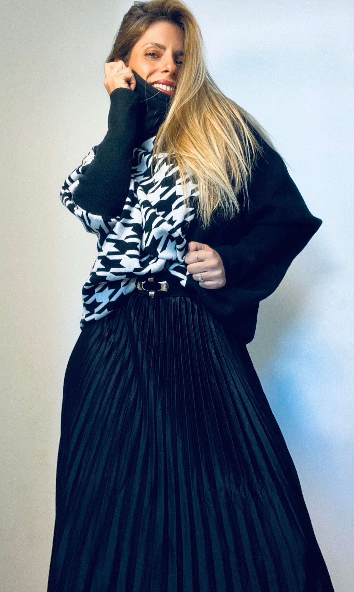 Retro black and white golf sweater