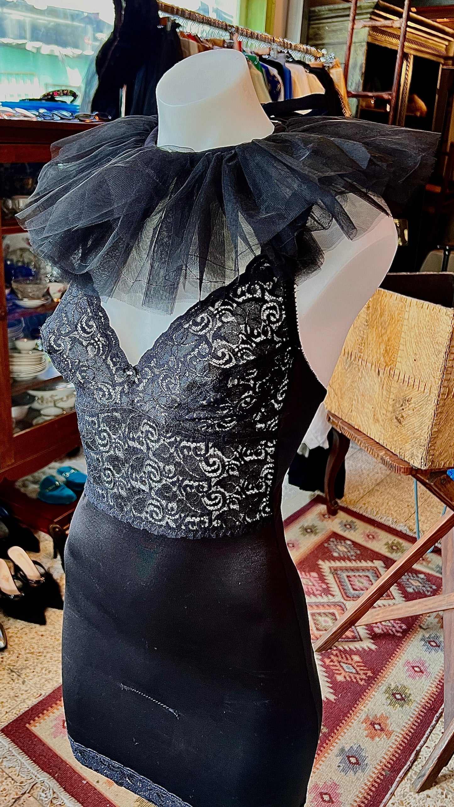 Black tutu collar