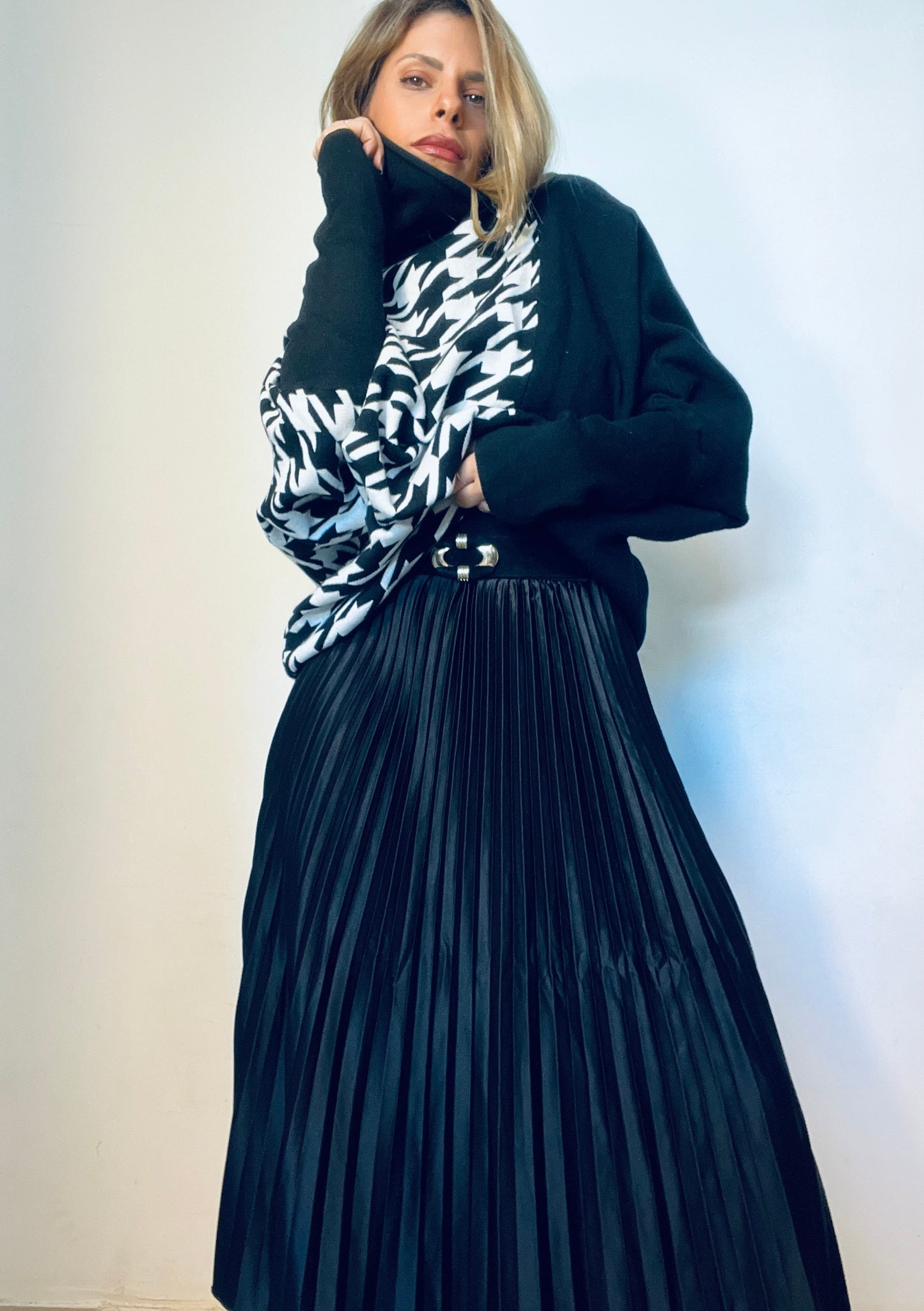 Retro black and white golf sweater